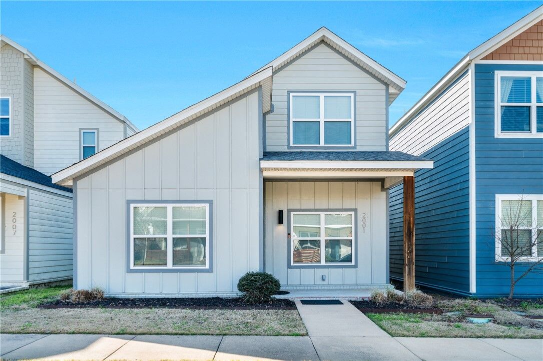 Property Photo: 2001 S Florida Way AR 72701