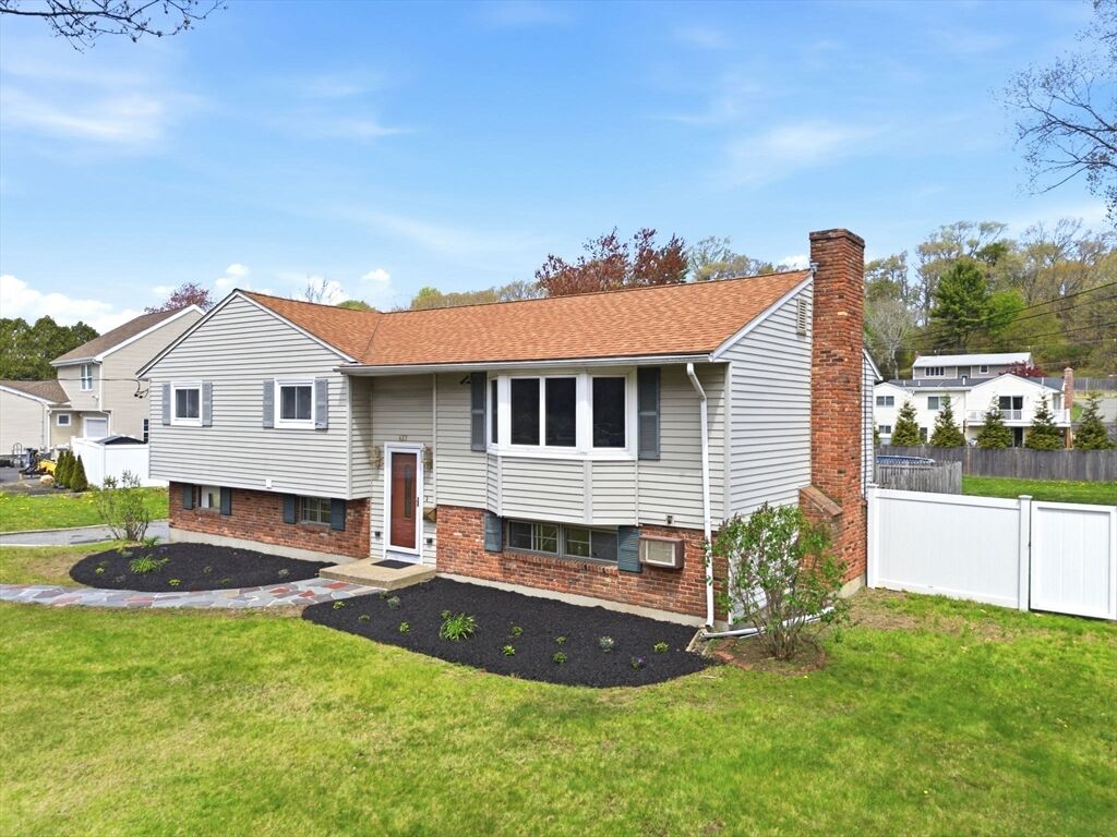 Property Photo:  437 Lowell St  MA 01960 