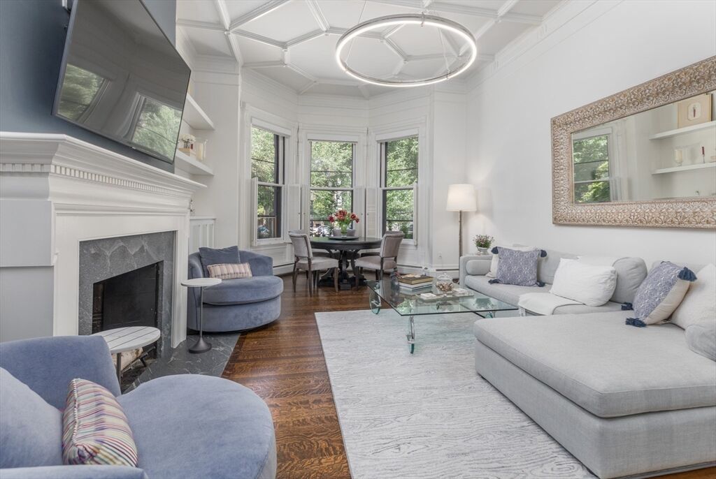 Property Photo:  226 Commonwealth Ave. 1  MA 02116 