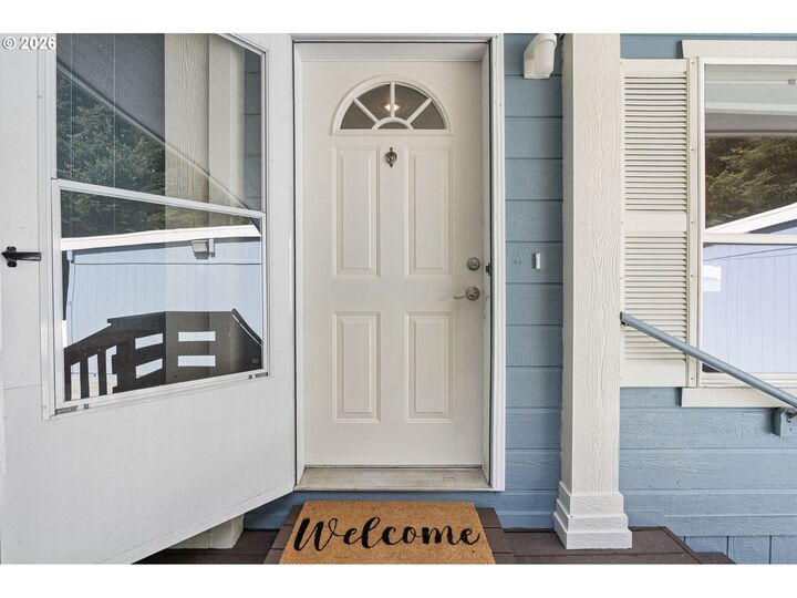 Property Photo: 98041 Hallway Rd 41 OR 97415