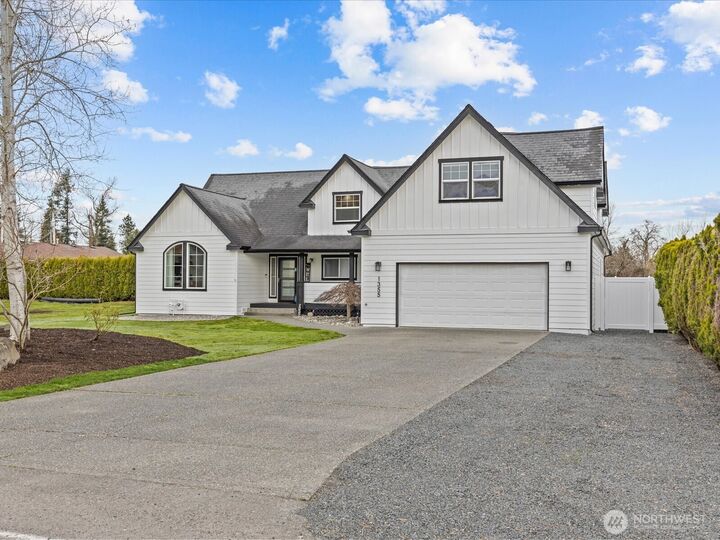 Property Photo:  1355  McHugh Avenue  WA 98022 