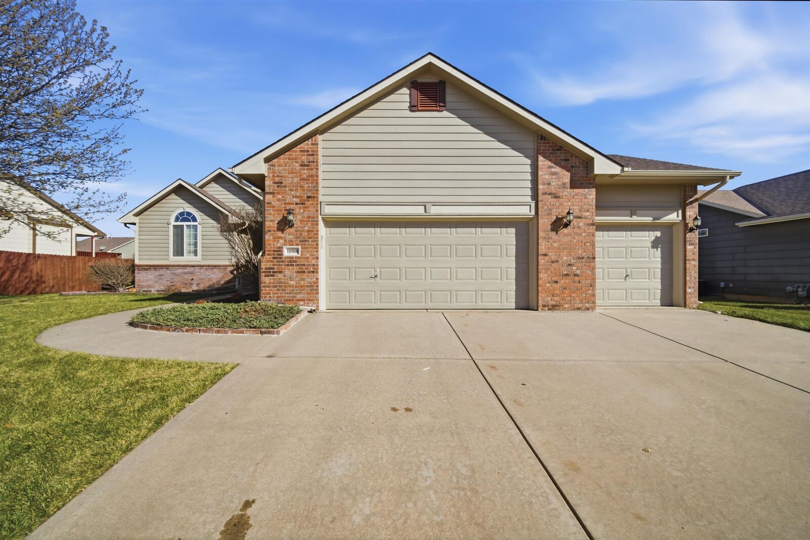 Property Photo: 10908 W Lantana St KS 67205