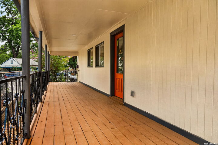 Property Photo:  631 E Mistletoe  TX 78212 