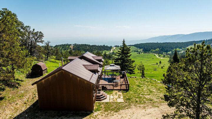 Property Photo:  77 Blacktooth Road  WY 82833 