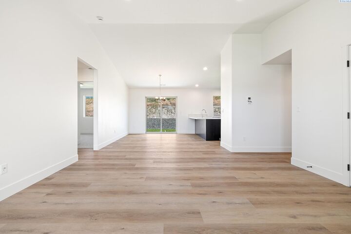 Property Photo:  6562 W 30th Pl  WA 99338 