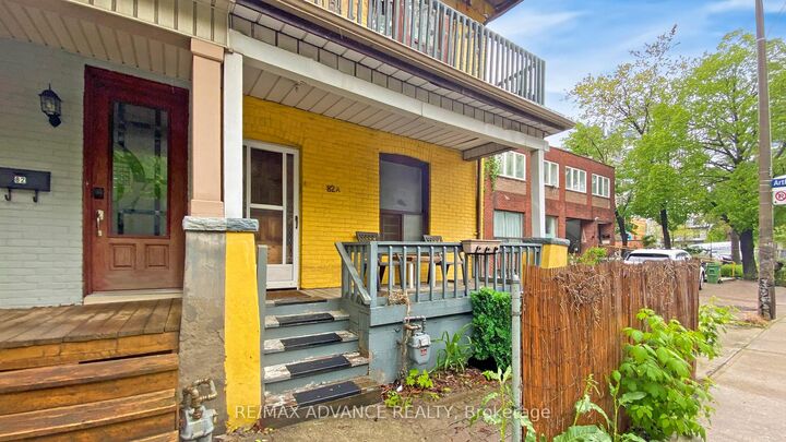 Property Photo: 82A Augusta Avenue ON M5T 2L1