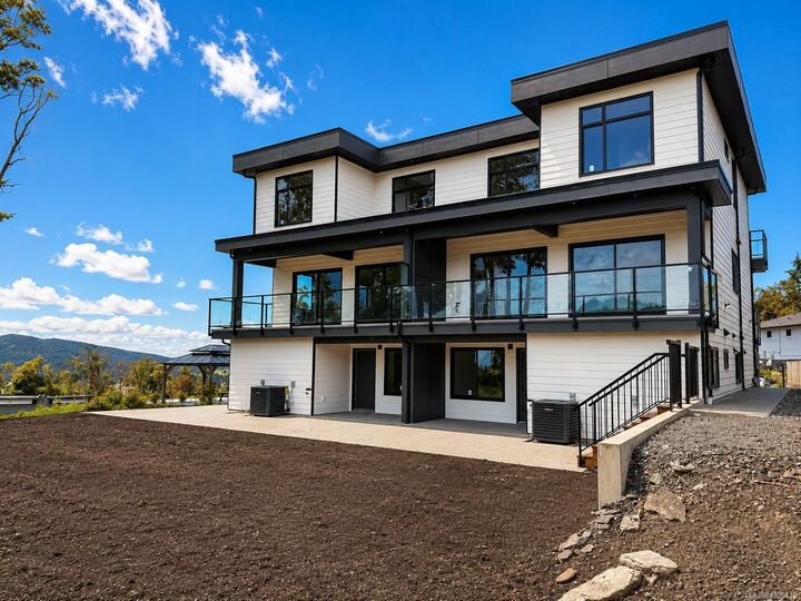 Property Photo: 1203 Viewtop Rd BC V9L 0H7