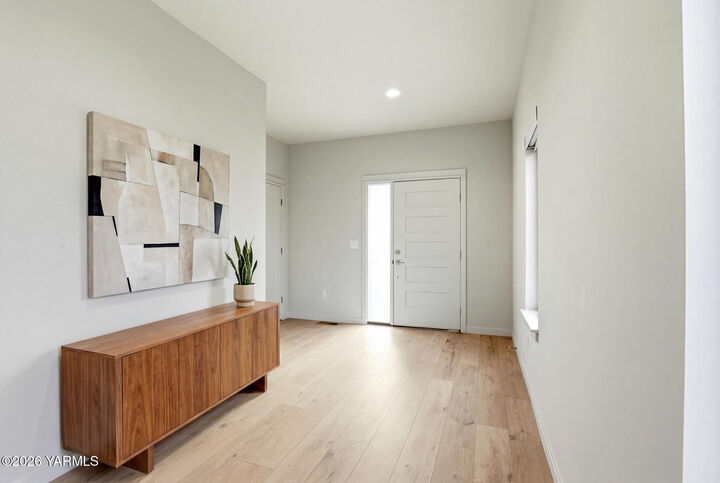 Property Photo:  4411 Tayhill Way  WA 98908 