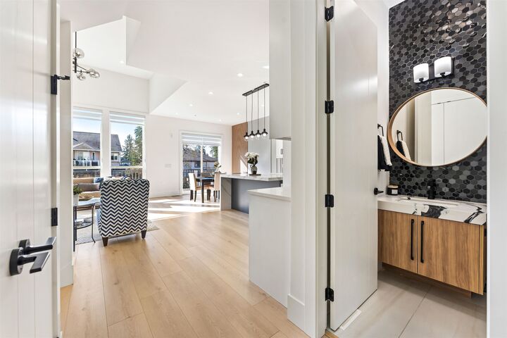 Property Photo: 2472 Glenwood Avenue BC V3B 1Y7