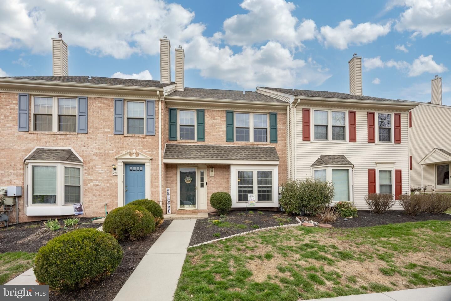 Property Photo: 420 Oaktree Court PA 19464