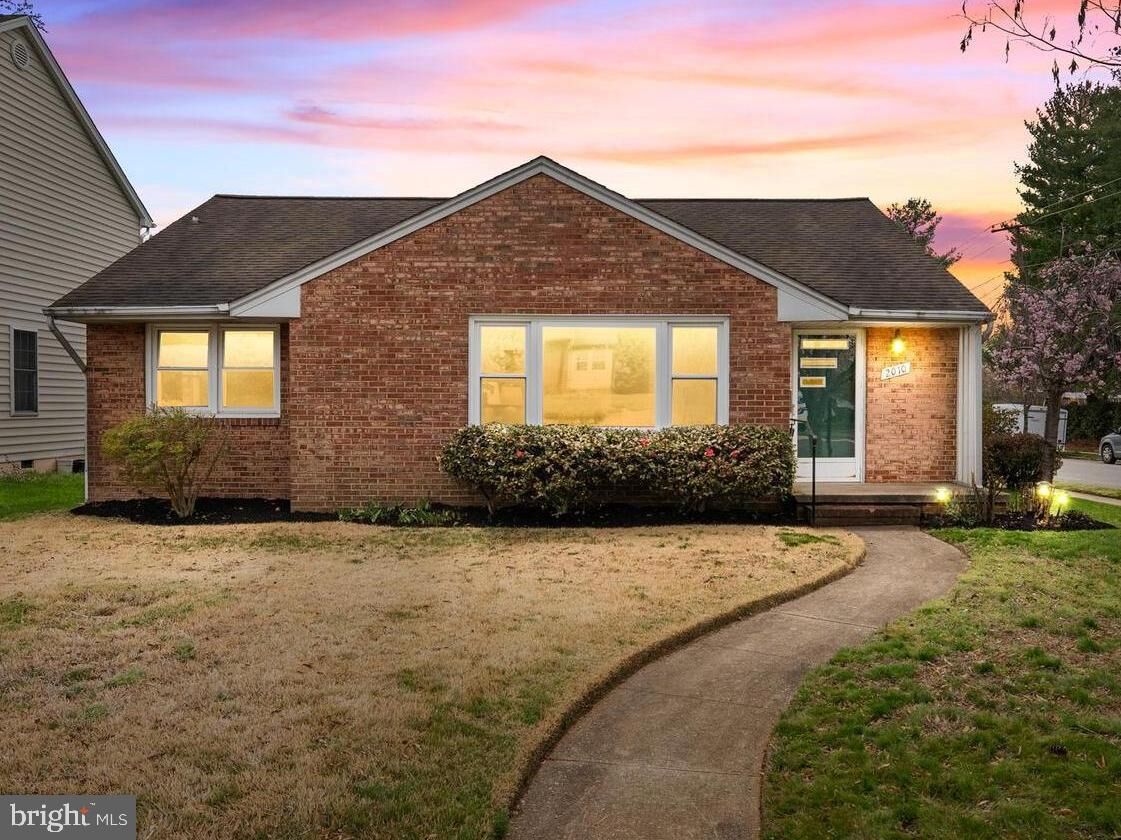 Property Photo:  2010 Washington Avenue  VA 22401 