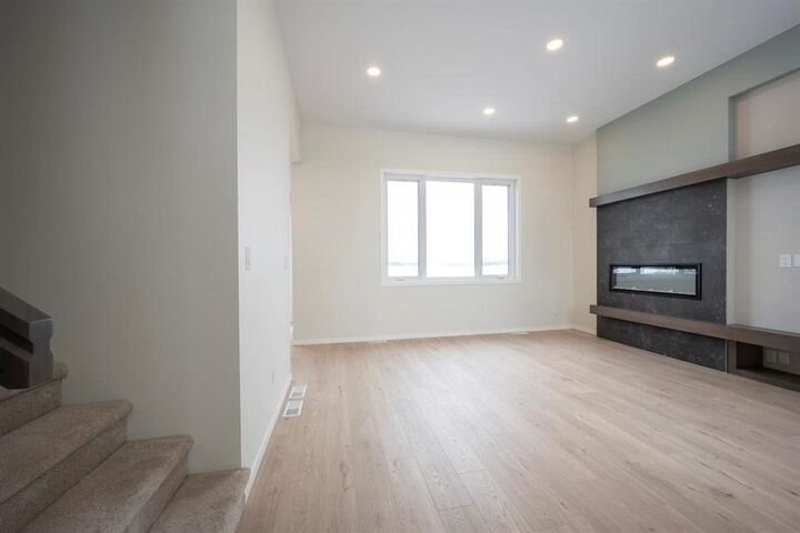 Property Photo:  13 Parkrose Place  MB R5A 0B4 