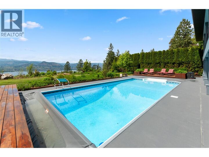Property Photo: 1306 Smethurst Road BC V0H 1N1