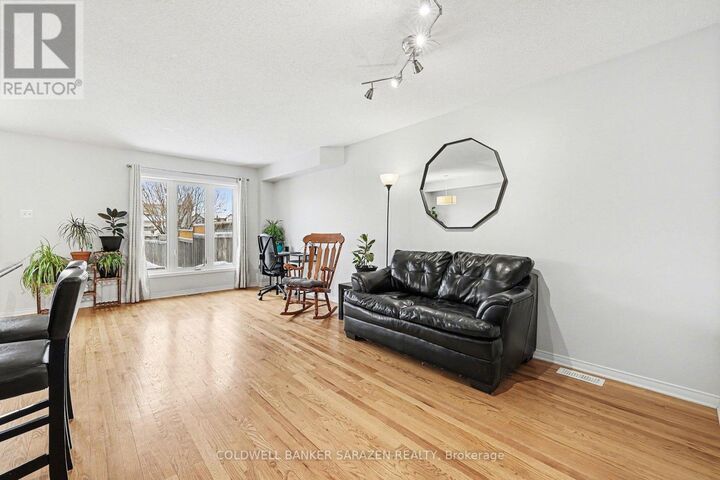 Photo de la propriété:  157 Lokoya Street  ON K2S 0J5 