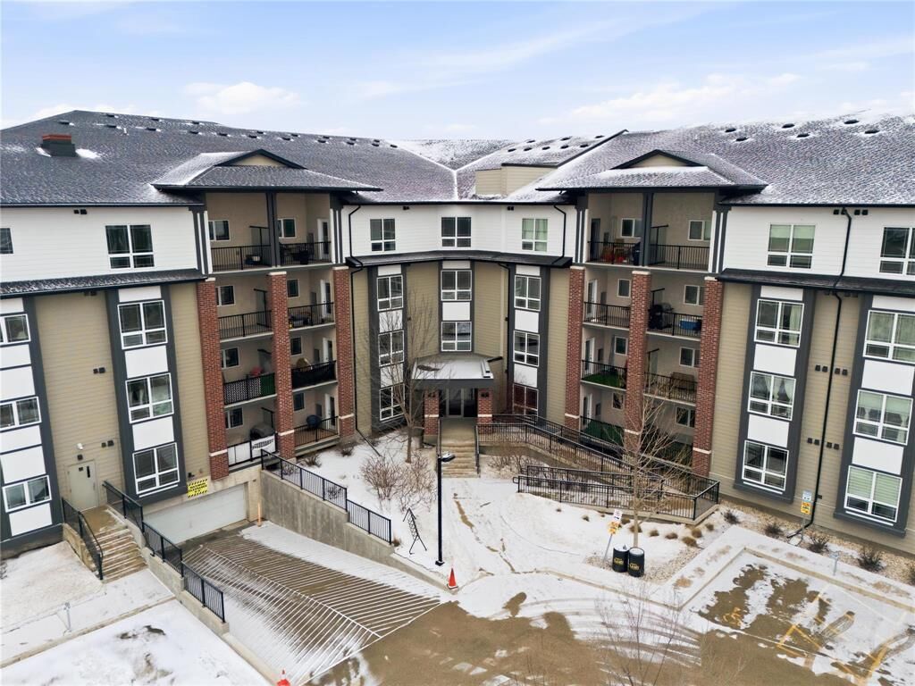 Property Photo: 10 Hill Grove Point MB R3Y 0V6