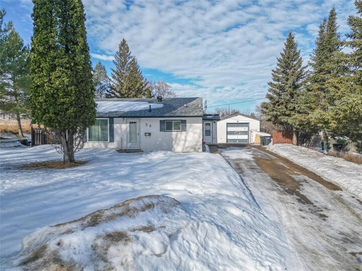 Photo de la propriété: 28 29th Street North MB R7B 1J9