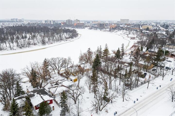 Property Photo:  862 Crescent Drive  MB R3T 1X2 