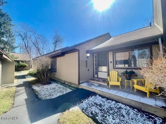 Property Photo: 305 Huntington Court NY 12061