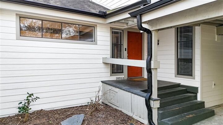 Property Photo: 4962 N Ellipse GA 30068