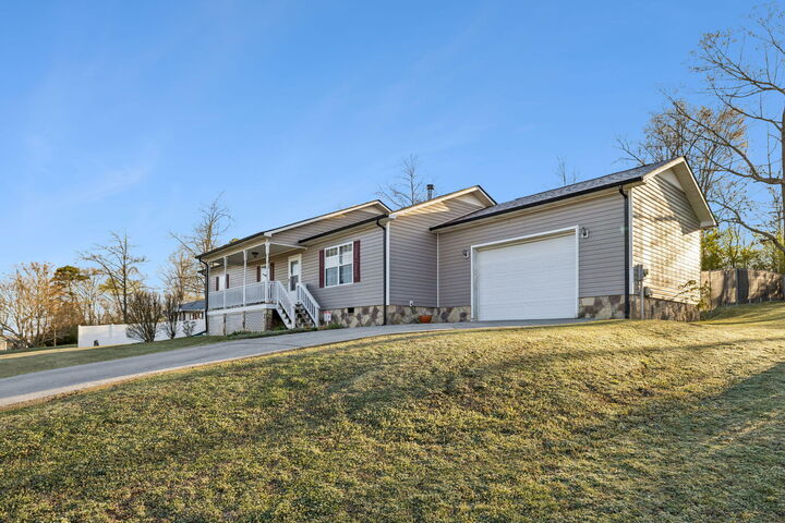 Property Photo: 209 Lanier Drive GA 30705