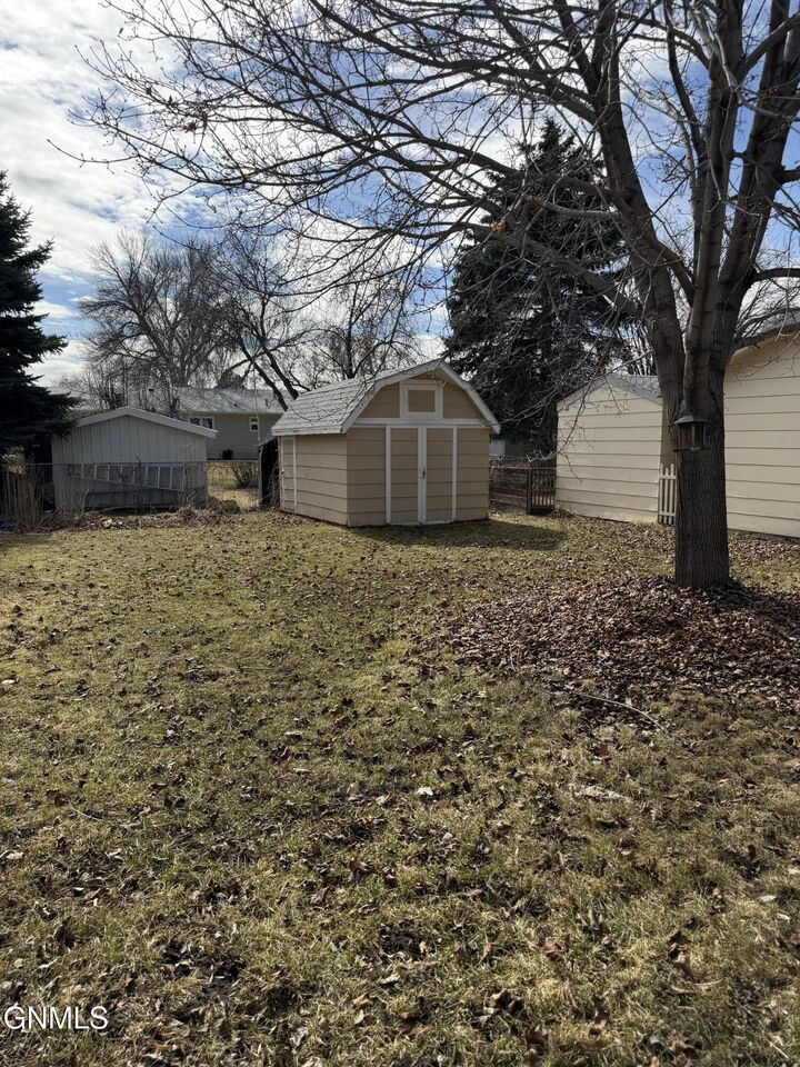 Property Photo:  719 Albany Drive  ND 58504 