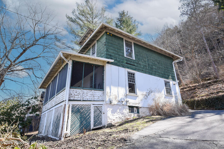 Property Photo:  1938 Pennsylvania 92  PA 18643 