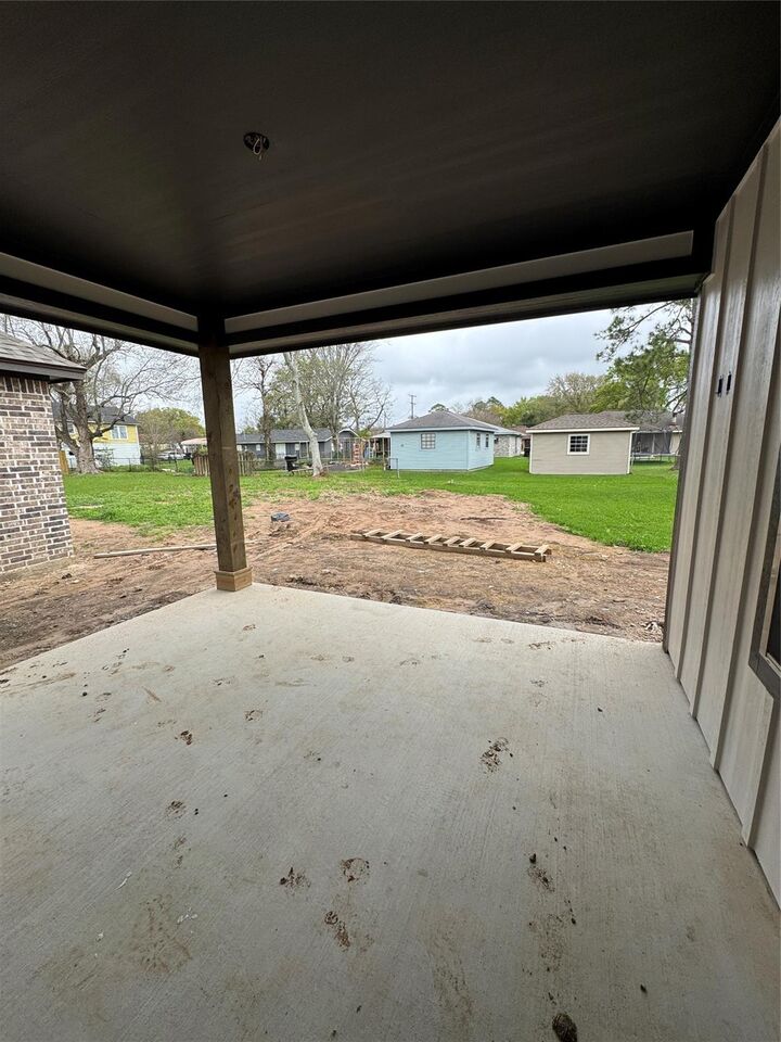 Property Photo:  1211 S 14th Street  TX 77627 