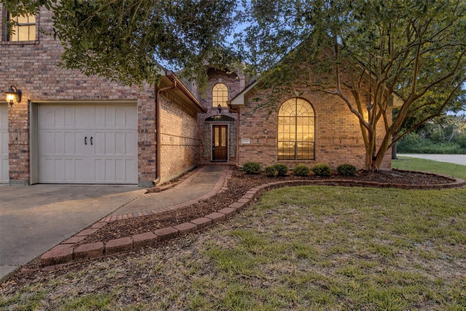 Property Photo: 1010 Mockingbird Lane TX 77531