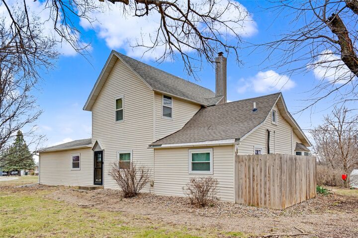 Property Photo:  4705 100th Avenue  IA 50211 