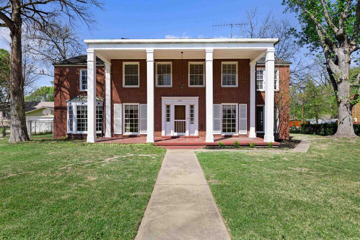 Property Photo:  800 W Tyler St  TX 75644 