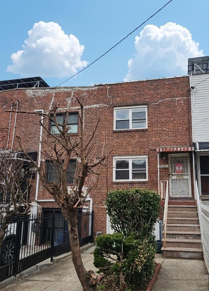 Property Photo:  1062 E 229th Street  NY 10466 