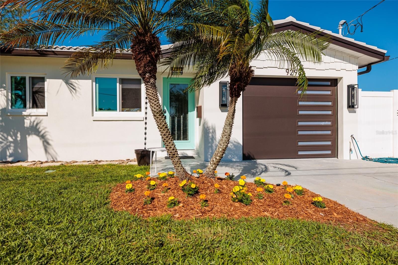 Property Photo: 9298 Sun Isle Drive NE FL 33702