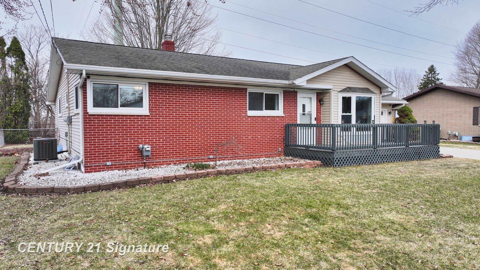 Property Photo:  2201 N Berkshire Drive  MI 48603 