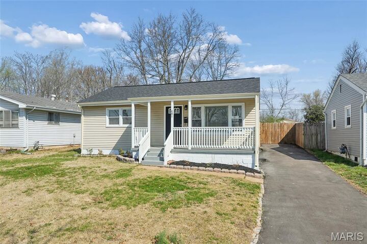 Property Photo:  401 Hillcrest Boulevard  MO 63021 