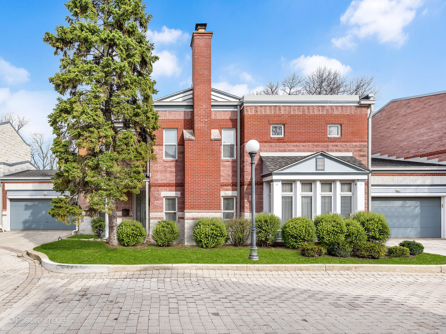 Property Photo:  11 Manchester Lane  IL 60126 