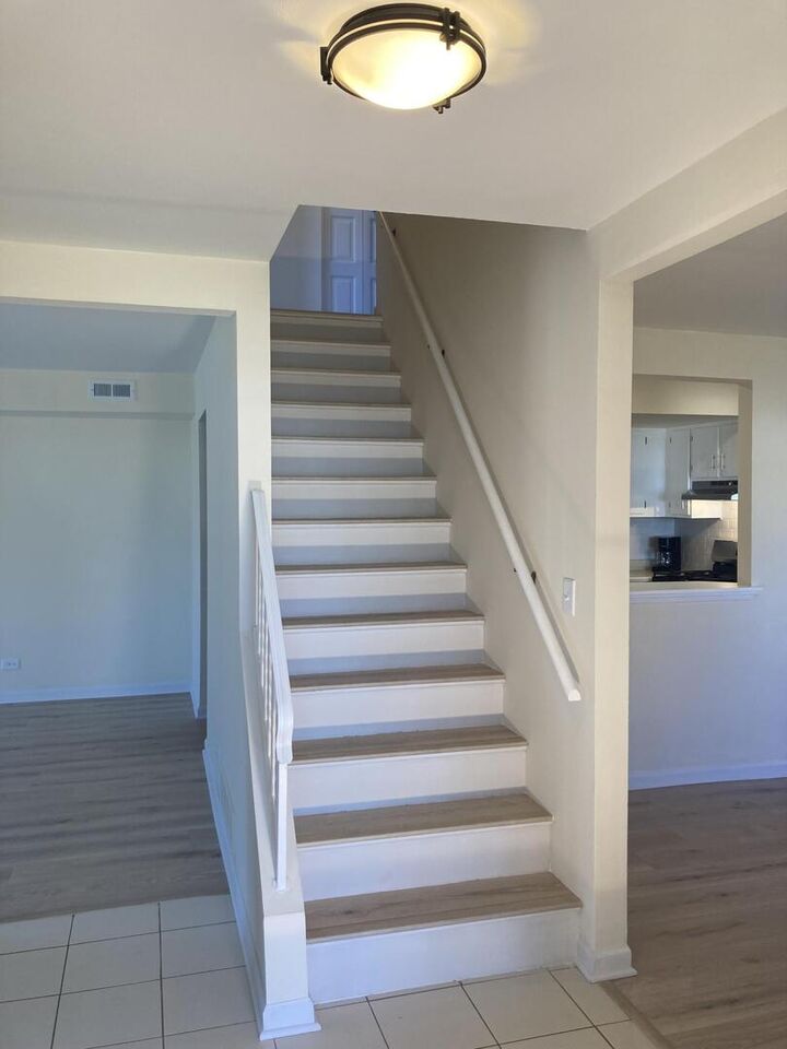 Property Photo:  166 Chatham Court B  IL 60108 