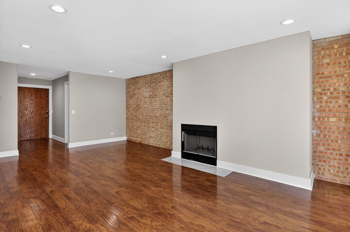 Property Photo:  6020 Oakwood Drive 1L  IL 60532 