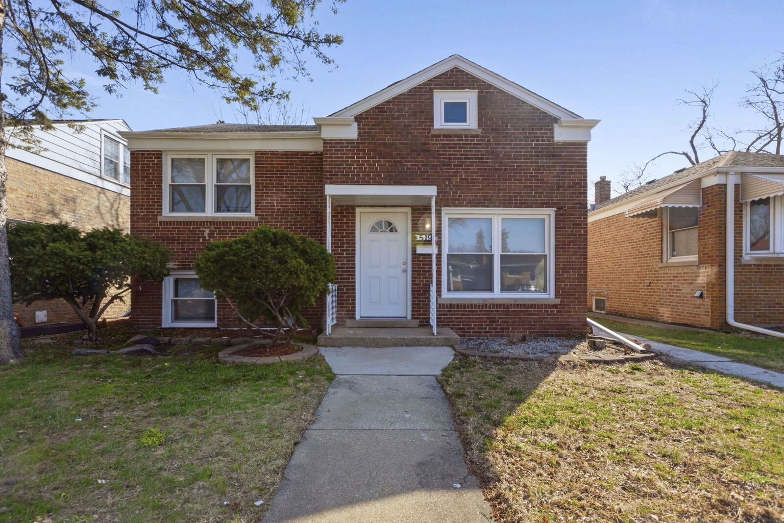 Property Photo:  519 Bellwood Avenue  IL 60104 