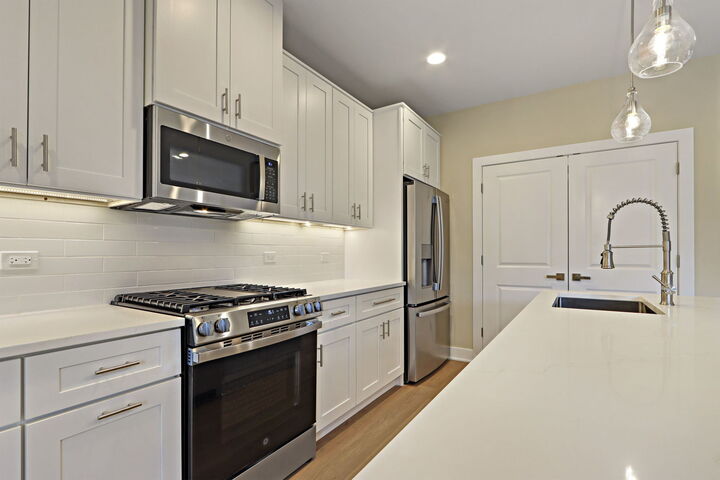 Property Photo:  160 Washington Street 160  IL 60010 