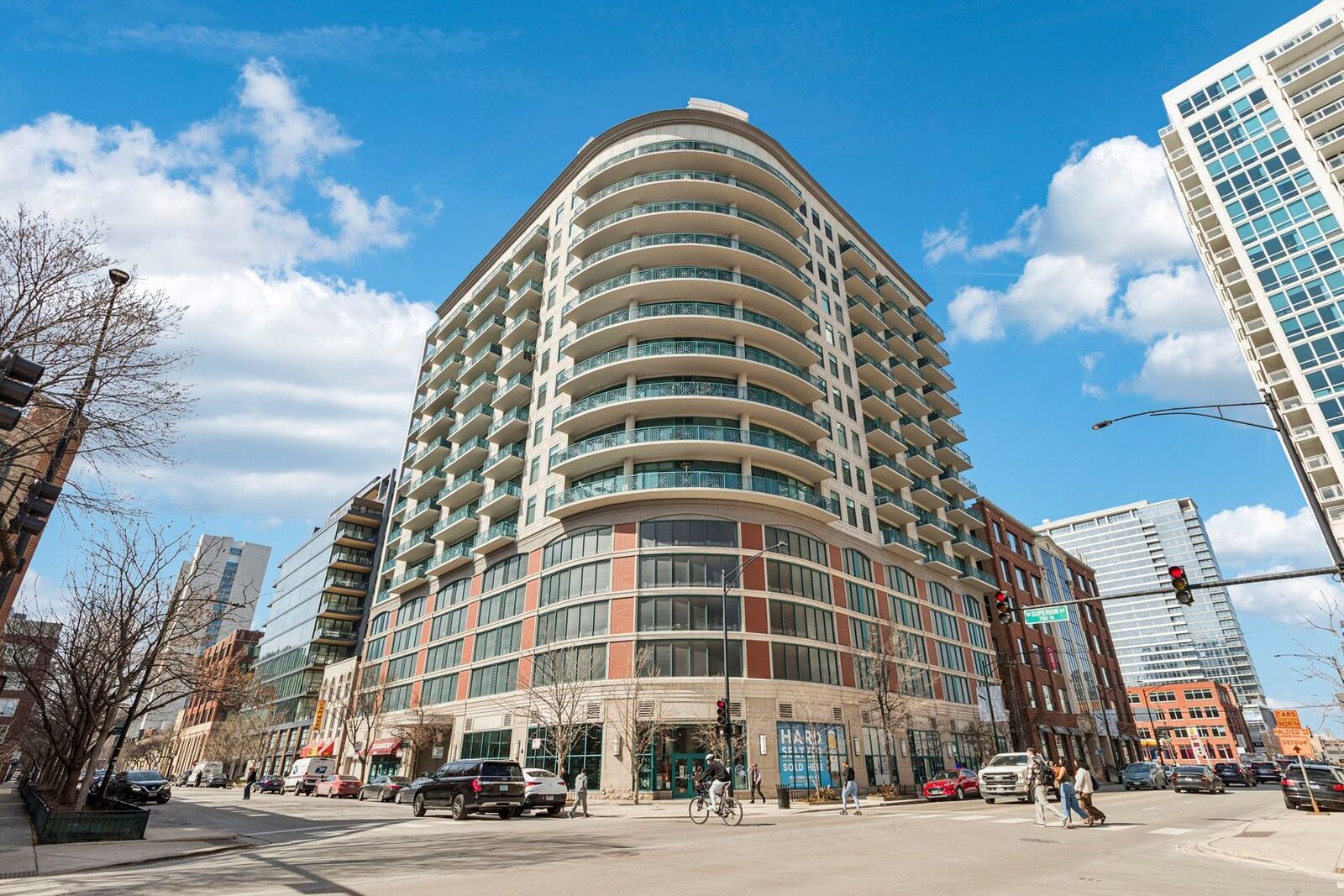 Property Photo:  340 W Superior Street 1102  IL 60654 