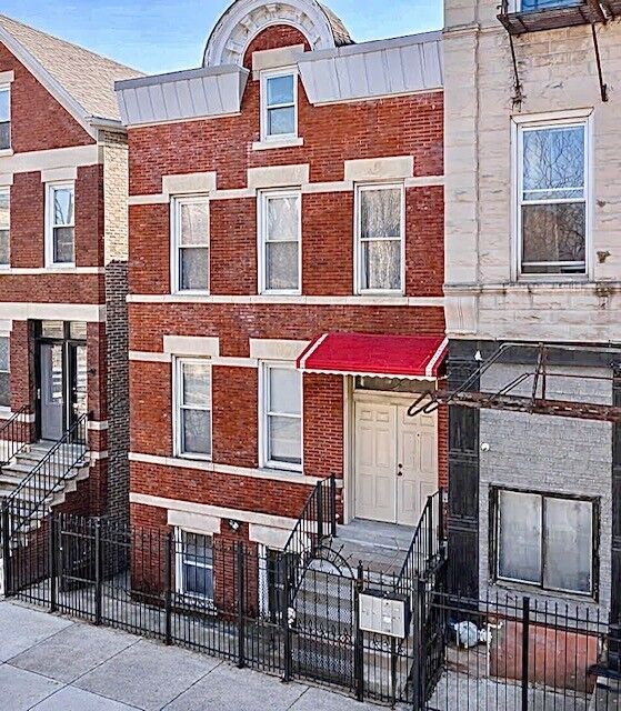 Property Photo: 1527 W 18th Place IL 60608