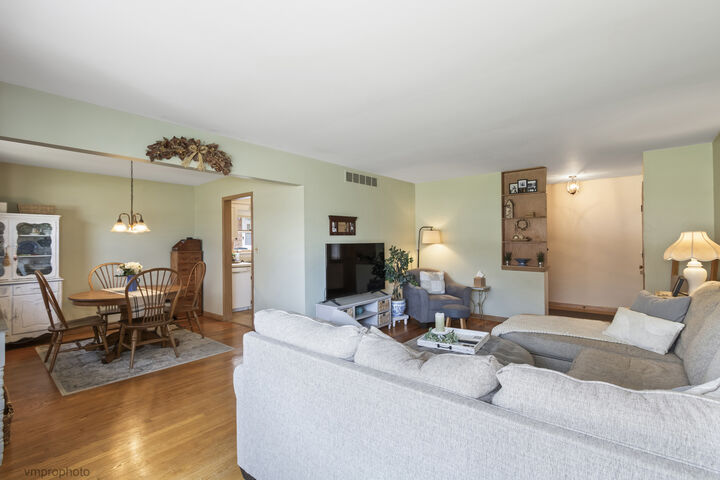 Property Photo: 330 S Oak Street IL 60067