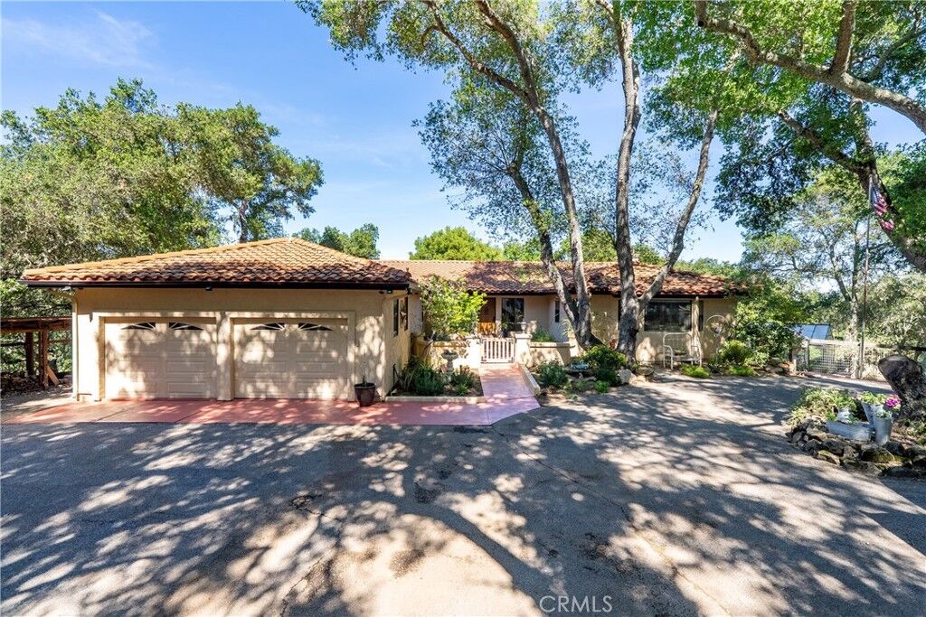 Property Photo:  2180 San Fernando  CA 93422 