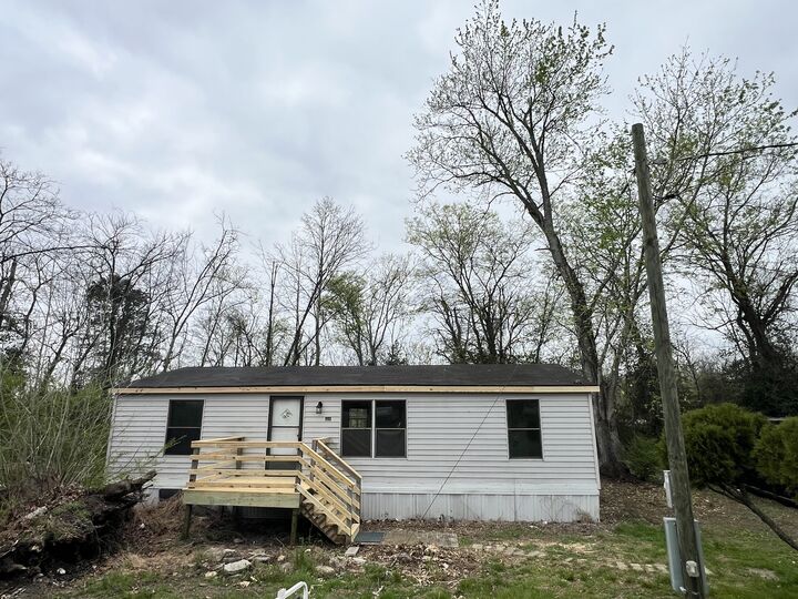 Property Photo:  104 Hinkle Hill St E  TN 37020 