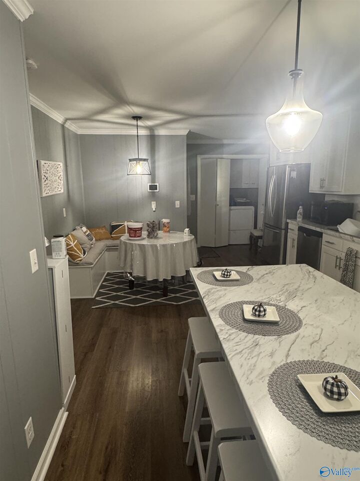 Property Photo:  1716 SW Iris Street  AL 35601 