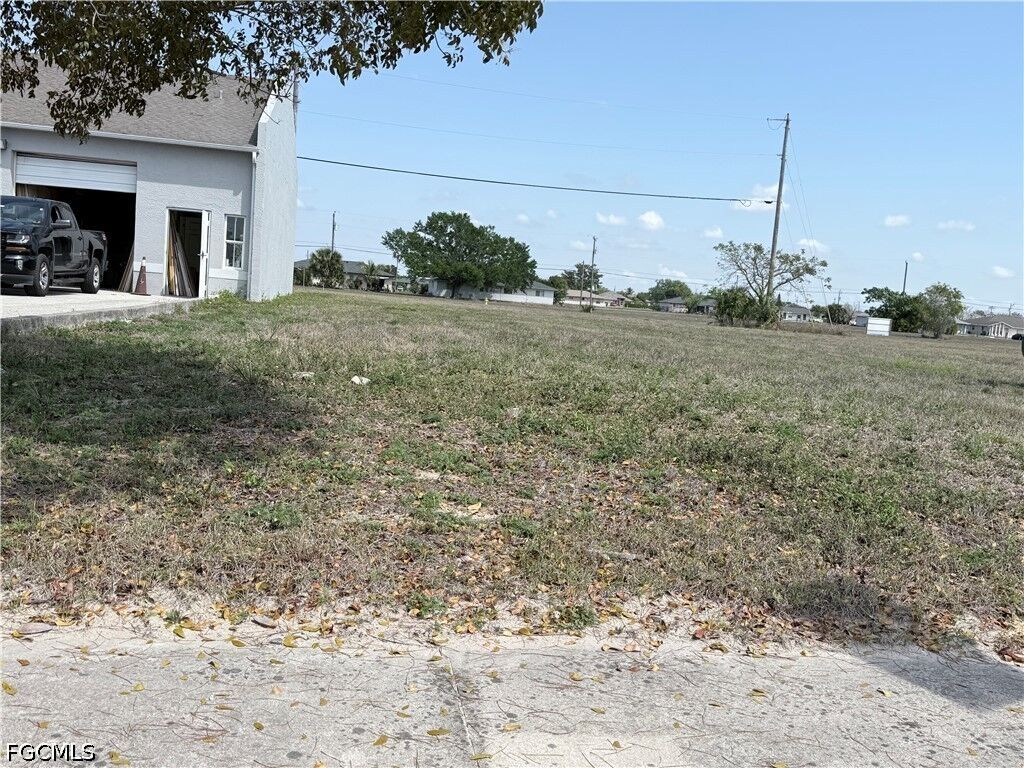 Property Photo:  1115 NE 7th Street  FL 33909 