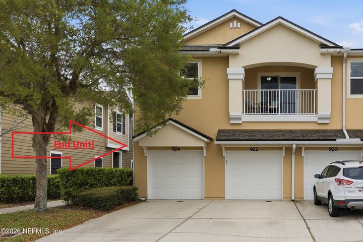 Property Photo:  924 Golden Lake Loop  FL 32084 