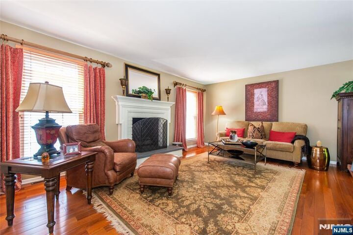 Property Photo:  8 Tomahawk Drive  NJ 07470 