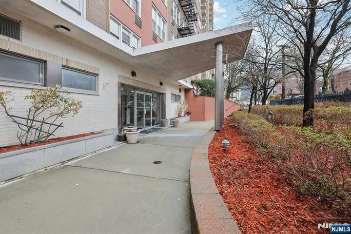 Property Photo:  2160 Center Avenue 4N  NJ 07024 