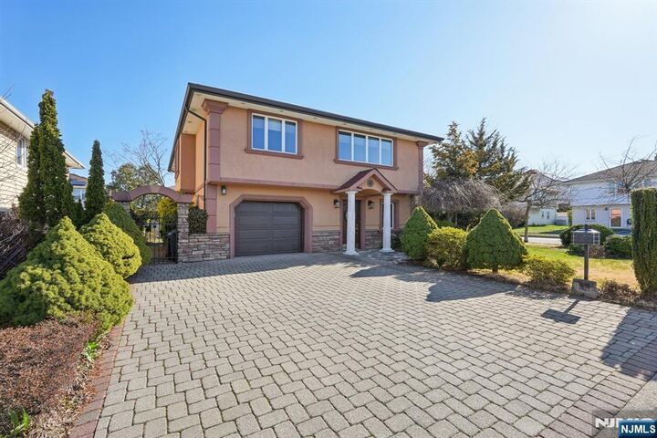 Property Photo:  2 Ivy Lane  NJ 07057 